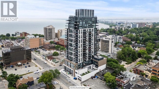 Building Photo - 2007 James St