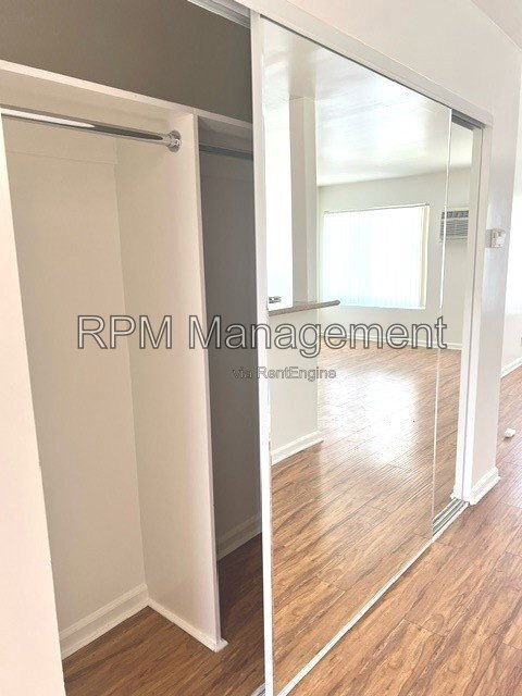Building Photo - 20327 Saticoy St