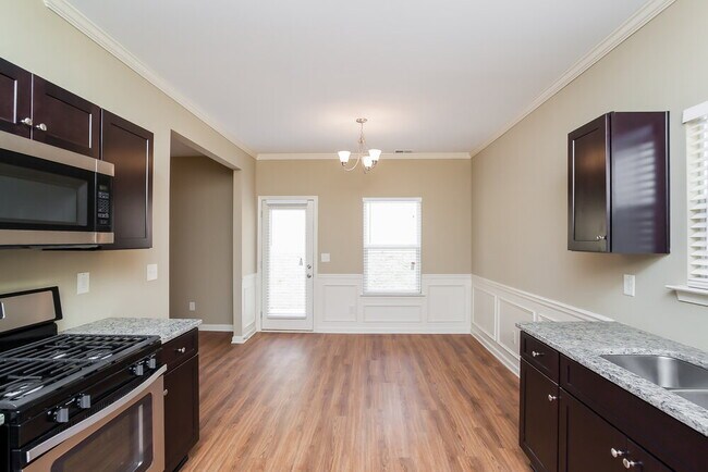 Foto del edificio - 124 Hill Crest Cir