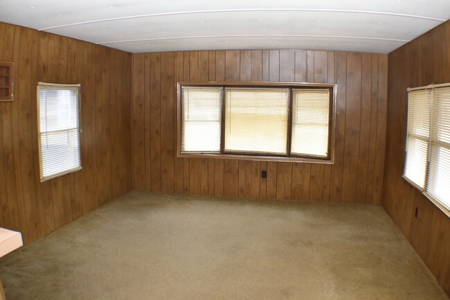 Foto del edificio - Charming Mobile Home with Utility Shed