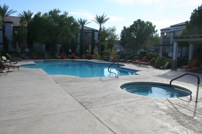 Foto del edificio - 7255 W Sunset Rd