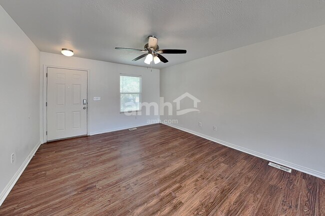 Foto del edificio - 4384 Maple Dr
