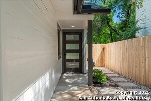 Foto del edificio - 9717 Anderson Village Dr