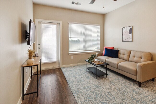 Foto del edificio - 12850 Perry Rd