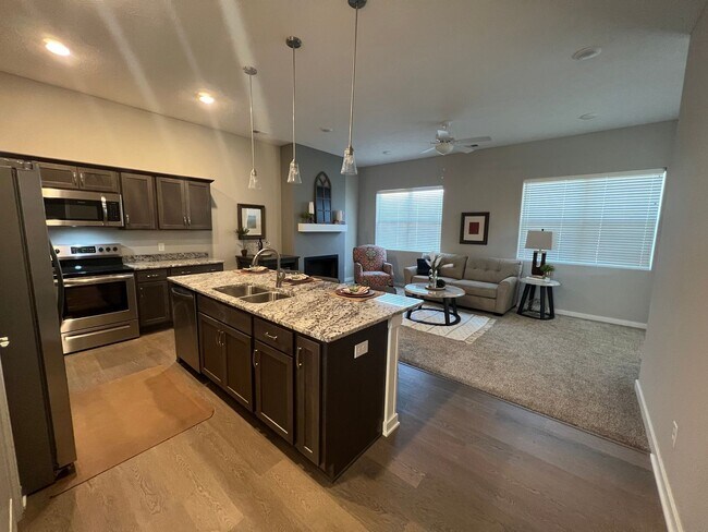 Foto del edificio - 1725 Hillcrest Dr