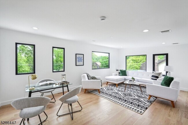 Foto del edificio - 63 Locust Ave