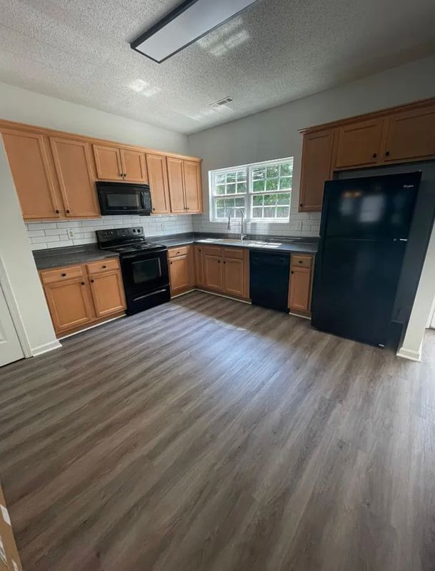 Foto del edificio - 8490 Oakley Cir