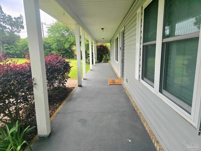 Foto del edificio - 1787 Booth Lake Rd