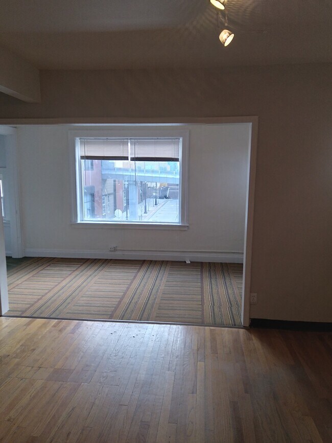 Foto del edificio - 7533 Forsyth Blvd