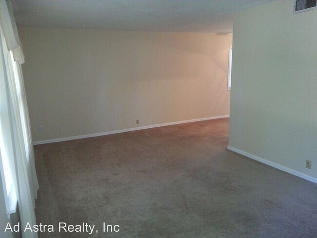 Building Photo - 3 br, 1 bath House - 424 N Walnut St