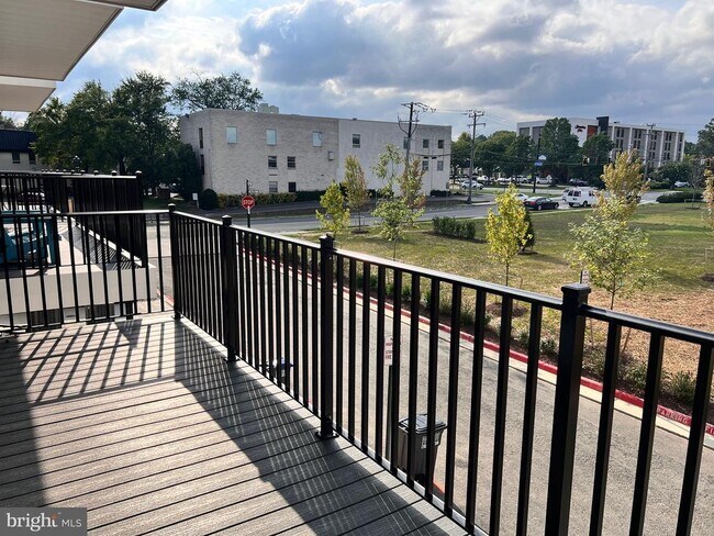 Foto del edificio - 10840 Cedar Ave