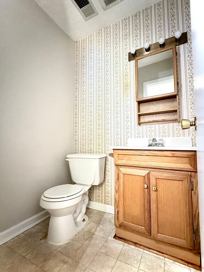 Foto del edificio - 6091 Fieldcrest Dr