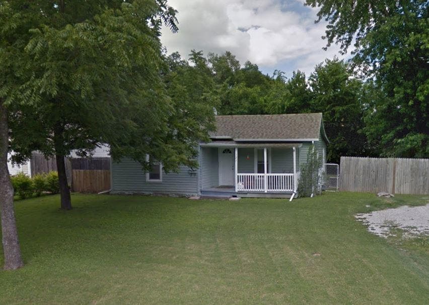 Primary Photo - 127 S Maple