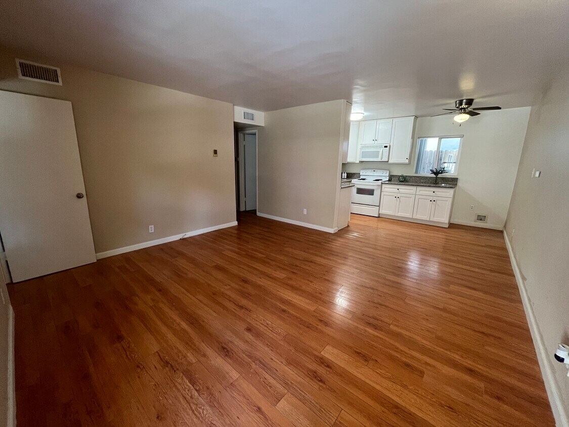 24370 Newhall Ave, Santa Clarita, CA 91321 24370 Newhall Ave Santa