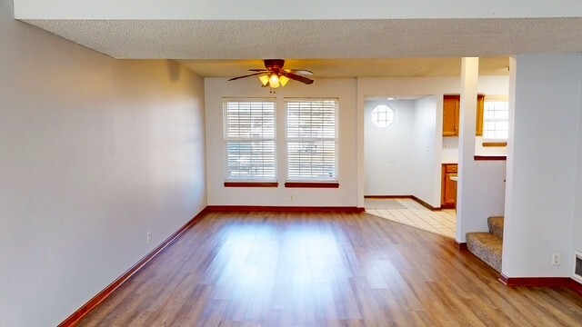 Building Photo - 1327 E 21st Ter