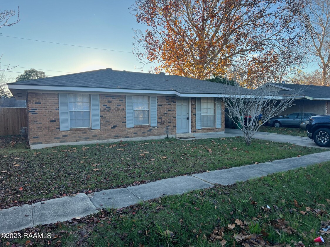 Primary Photo - 306 Guidry Rd