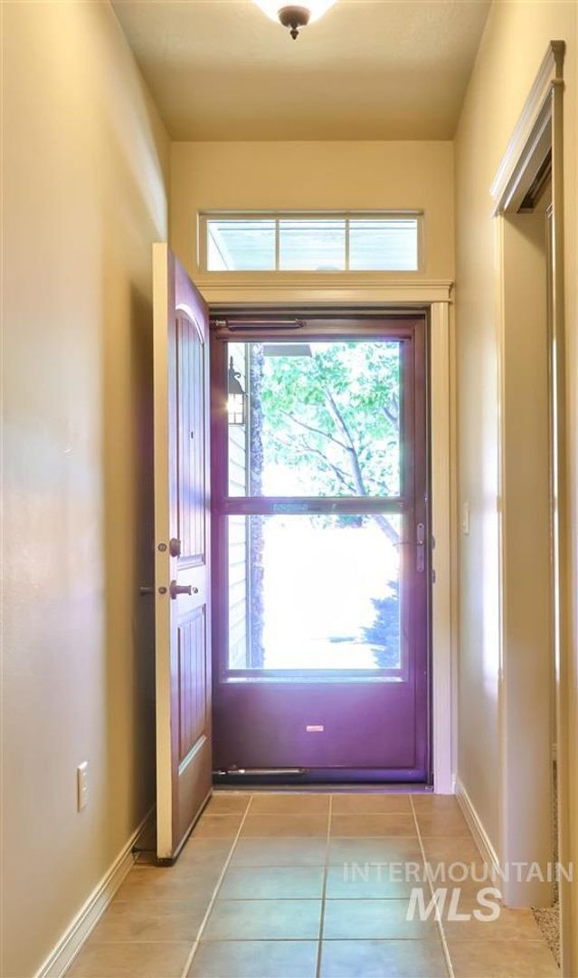Building Photo - Super clean 3 bedroom 2 bath 2 car garage ...