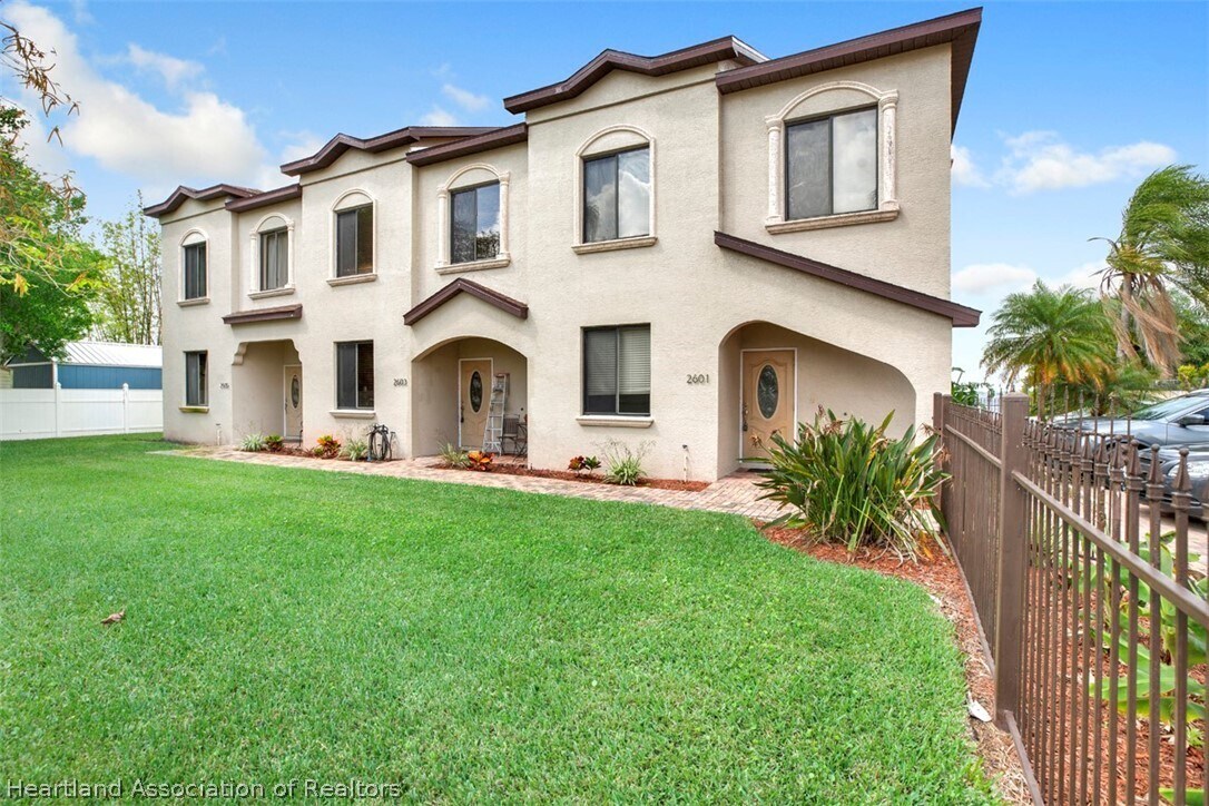 2601 Kenilworth Blvd, Sebring, FL 33870 Townhome Rentals in Sebring