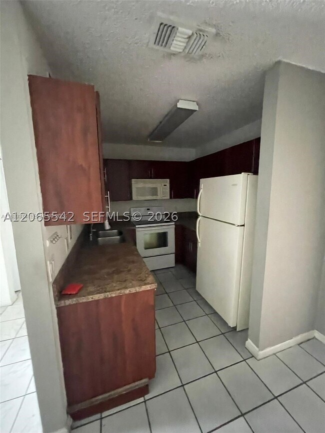 Foto del edificio - 415 Glenwood Dr