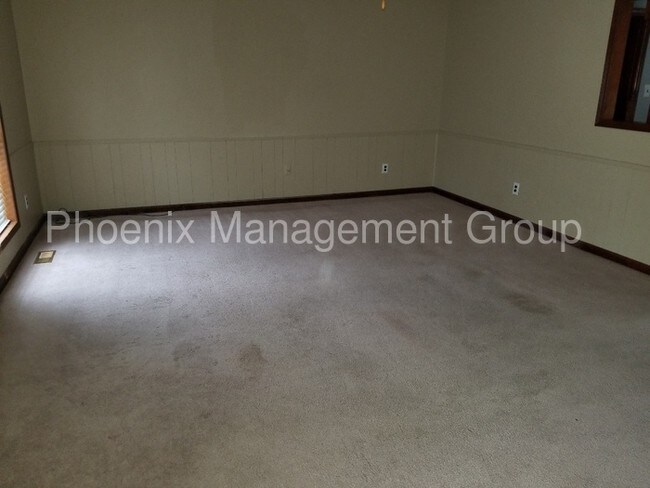 Building Photo - 142 Elmfield Dr