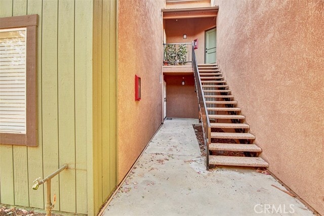 Building Photo - 2560 Avenida Del Vista