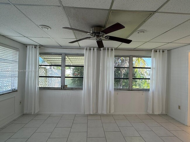 Foto del edificio - 3250 E Golf Blvd