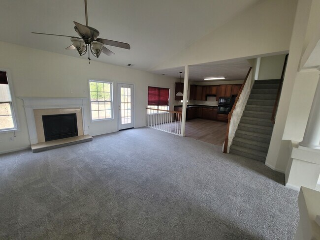 Building Photo - 620 Annaka Loop