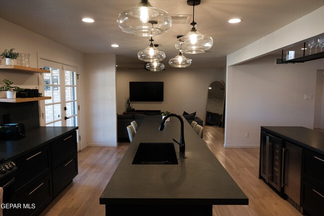 Building Photo - 9001 Lait Dr