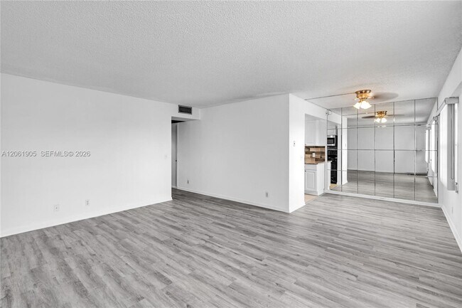 Foto del edificio - 300 SW 134th Way