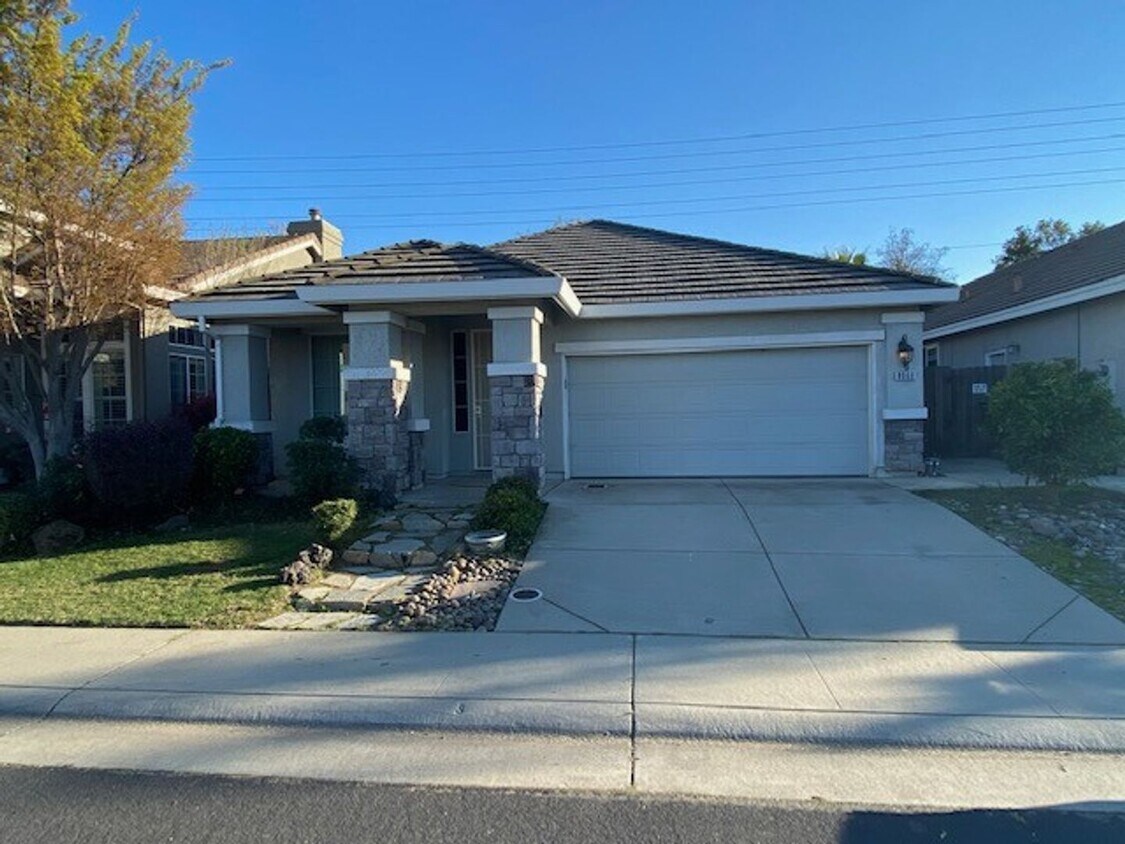 Foto principal - Nice Roseville home!