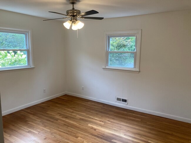 Building Photo - 11 Estwick Pl