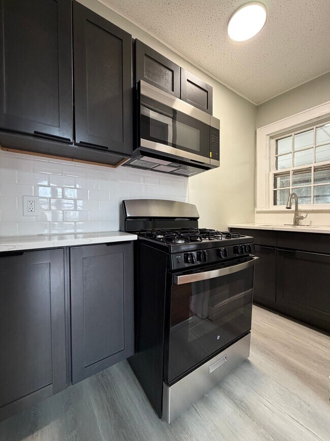 Foto del edificio - 124 E 7th St