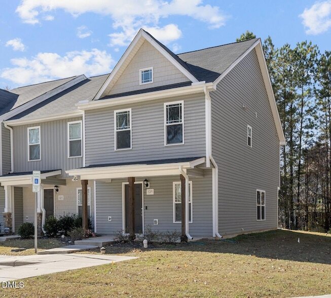 Foto principal - 129 Longleaf Pine St