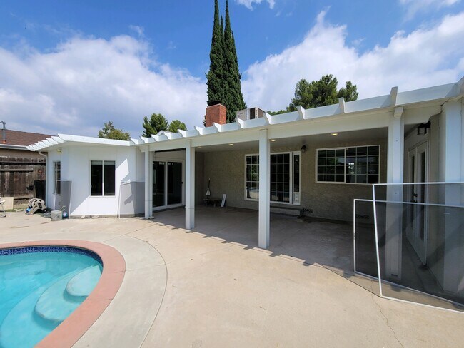 Building Photo - 5439 Coldwater Canyon Ave