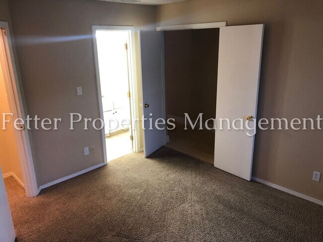 Building Photo - Eastside Evansville Condo!!!