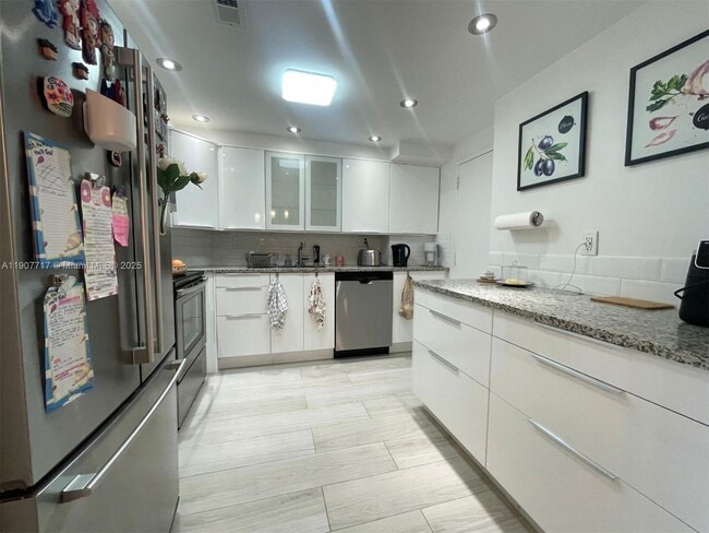 Foto del edificio - 500 Bayview Dr