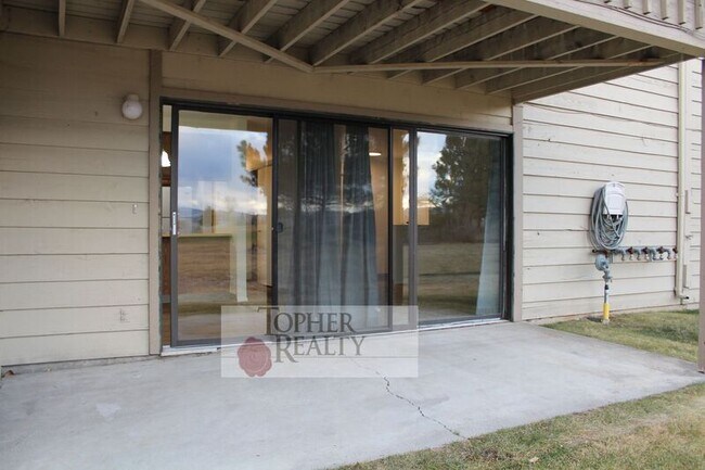 Foto del edificio - 44 Golf Course Ln