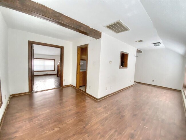 Building Photo - 219 Stratford St