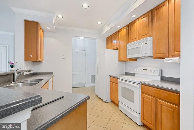 Foto del edificio - 5801 Clipper Ln