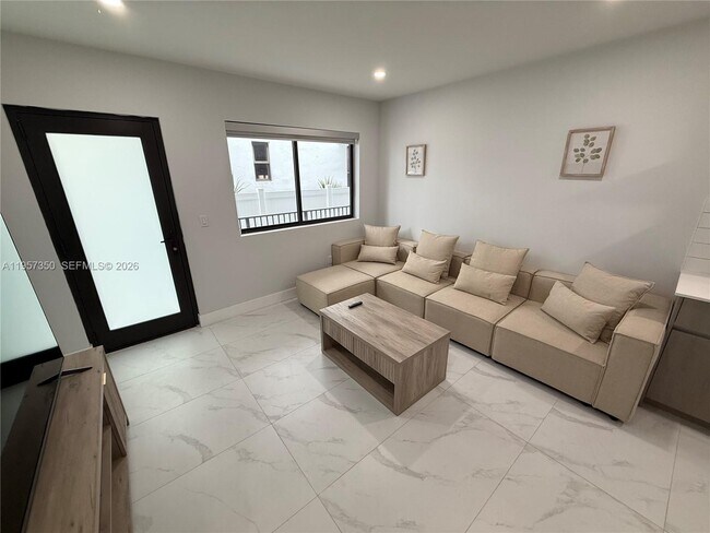 Foto del edificio - 944 Jefferson Ave