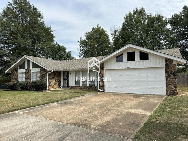 Building Photo - 6170 Live Oak Cove