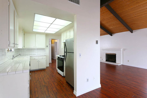 Building Photo - 5670 Linda Rosa Ave
