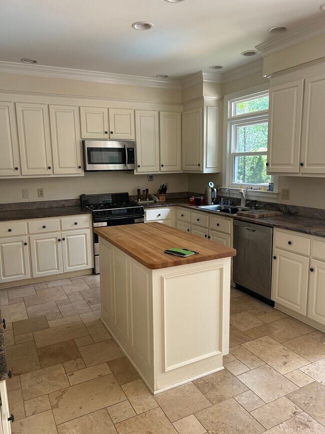 Foto del edificio - 921 Vestavia Woods Dr