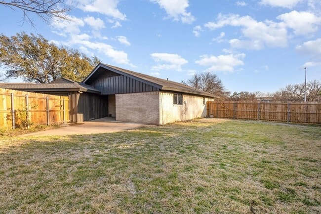 Foto del edificio - 13507 Rawhide Pkwy