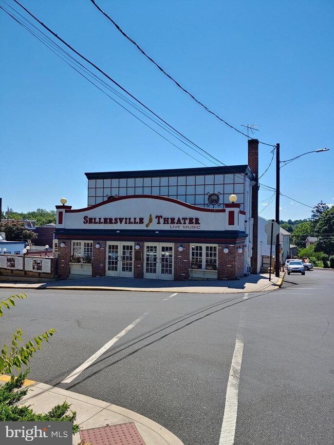 Building Photo - 41 W Temple Ave
