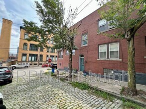 Building Photo - 1101 Linden Pl