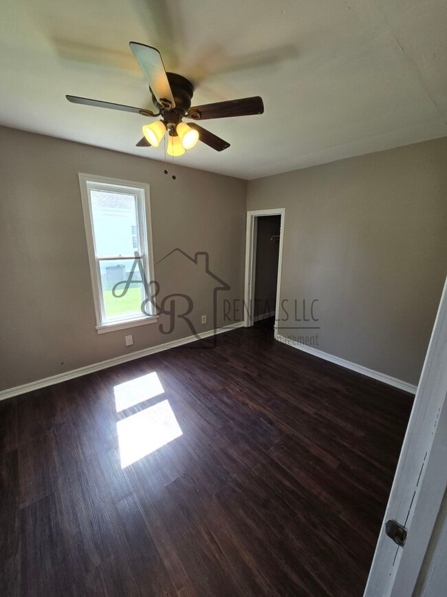 Foto del edificio - 717 W Kansas St