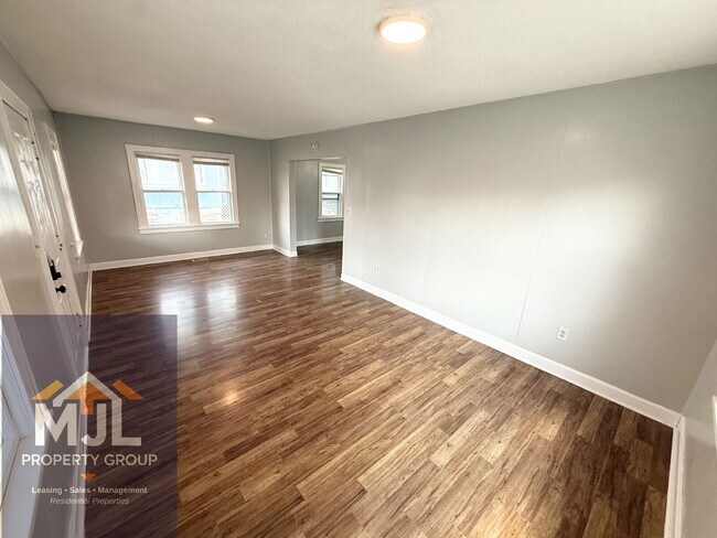 Building Photo - Updated 3 Bedroom / 1 Bath Home In KCMO *READY NOW*