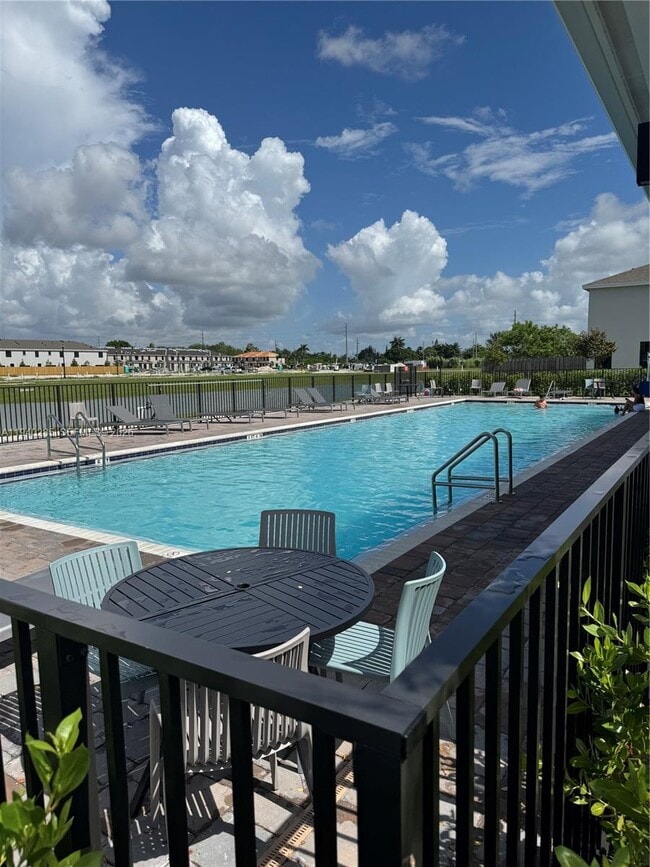 Building Photo - 466 NE 12th St