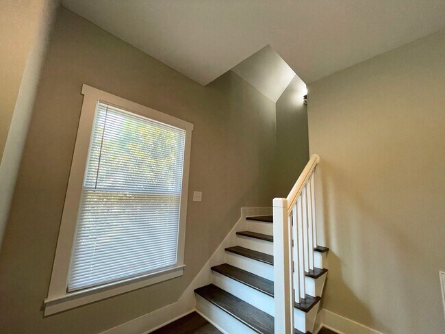 Foto del edificio - PRE-LEASING FOR AUGUST 2026!